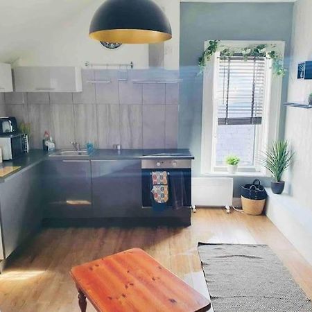 Cosy Top Floor Flat! Self Check-In & Free Parking Apartamento Blackpool Exterior foto